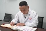 一位检验师12年的坚守与突围——显微镜前的“侦探”姚金龙