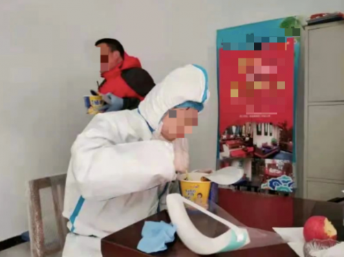 穿着防护服吃泡面：感动万人的照片背后，我们看见的是担忧 ...