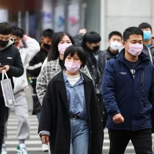 新增感染5万人，一地重开“方舱”，恢复每日疫情报告……