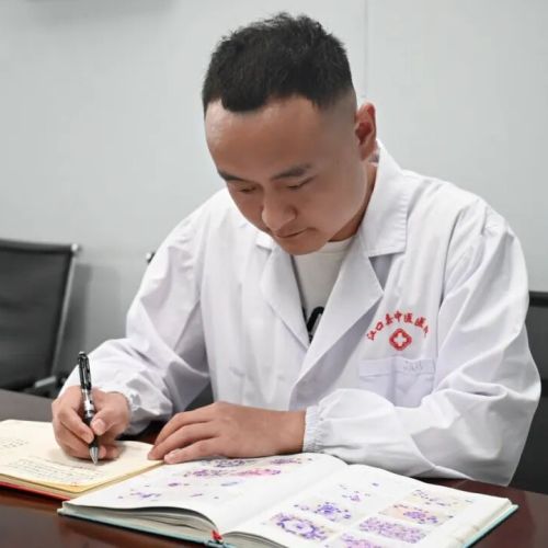 一位检验师12年的坚守与突围——显微镜前的“侦探”姚金龙